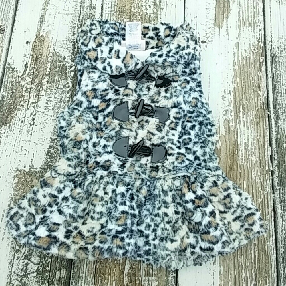 Fur vest with toggle closure